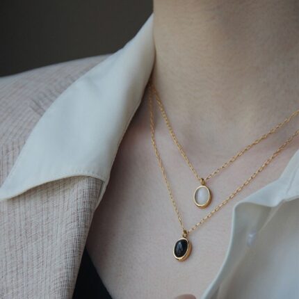 Collier en acier au titane niche à la mode pour femmes