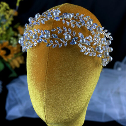 Couronne perlée pour la mariée